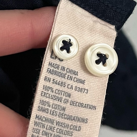 American Eagle Outfitters • Men's Navy Vintage Fit Button Down Shirt - Picture 5 of 5